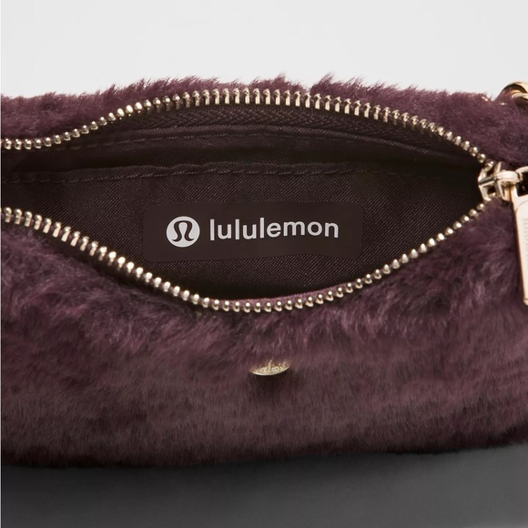 Lululemon City Essentials Bag NWT - Picture 3 of 6
